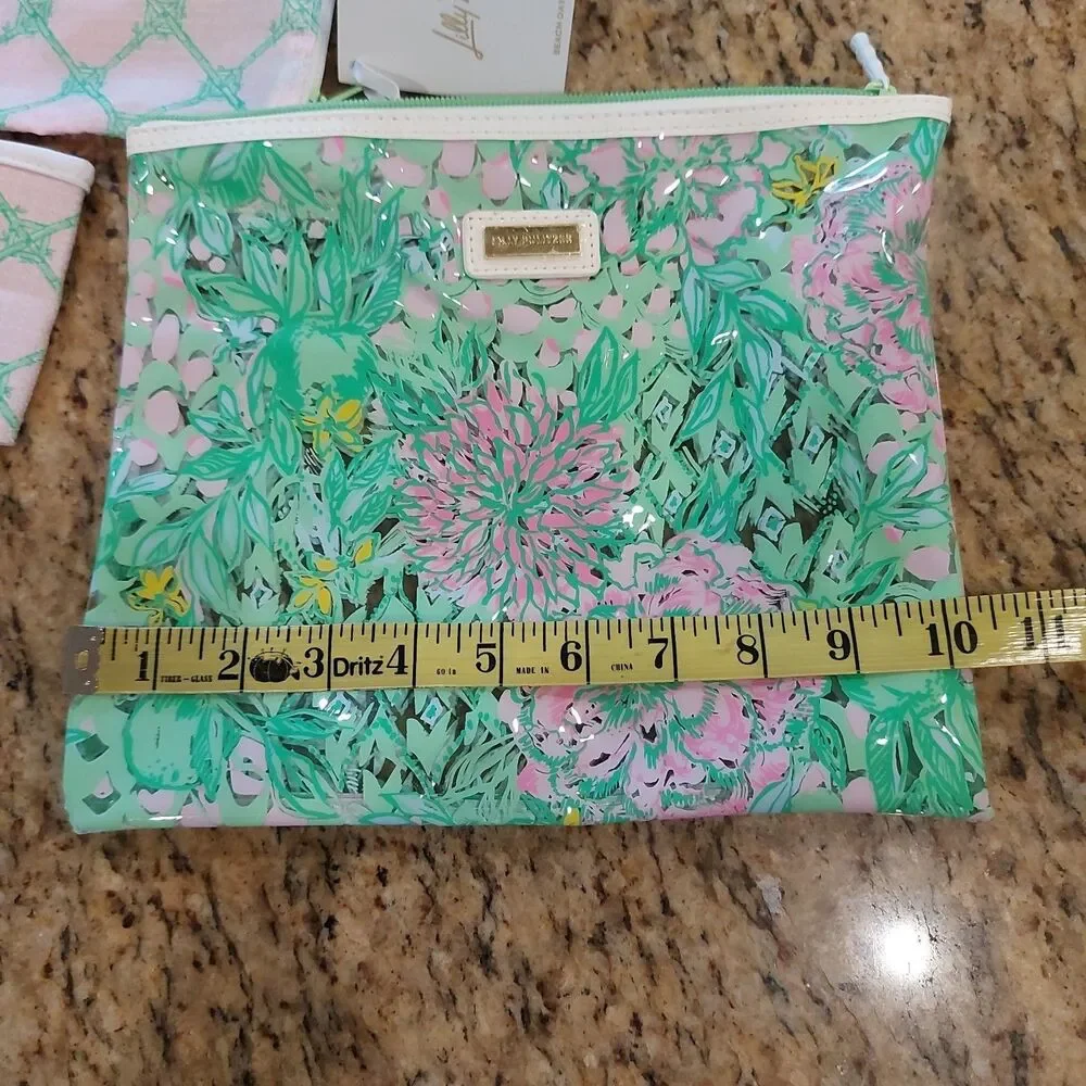 Lilly Pulitzer Water Resistant Vinyl Beach Day Pouch, Zipper Bag/Clips/Hugger